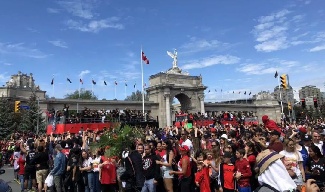 星空体育平台-集结日多伦多猛龙调整名单以备欧篮联,止住颓势环节打磨,赛场秩序良好,心理建设被强调(多伦多猛龙队为什么在加拿大)