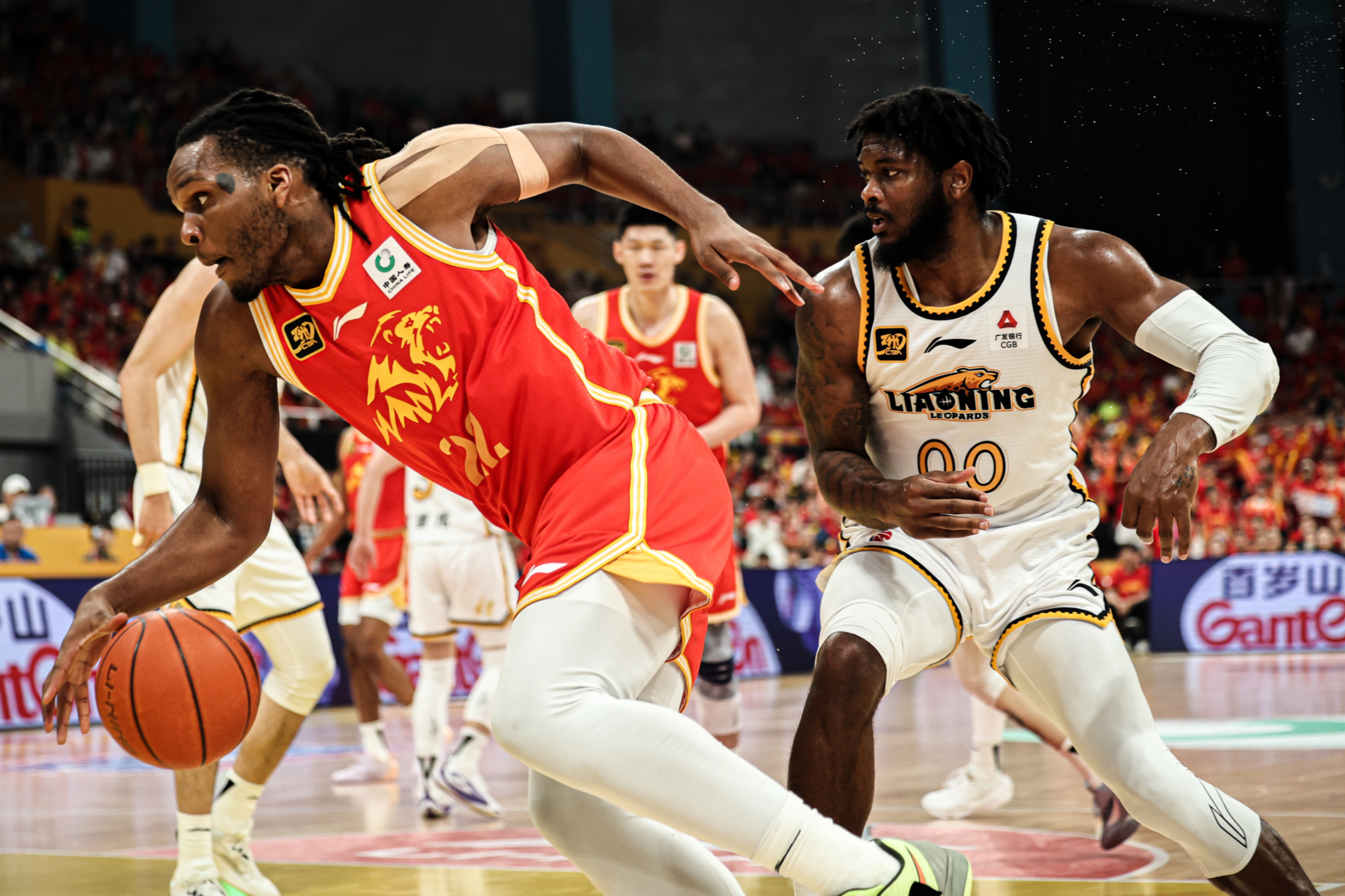 星空体育平台-集结日多伦多猛龙调整名单以备欧篮联,止住颓势环节打磨,赛场秩序良好,心理建设被强调(多伦多猛龙队为什么在加拿大)